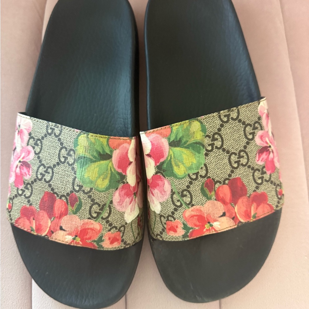 Gucci Black and Pink Floral Sandals